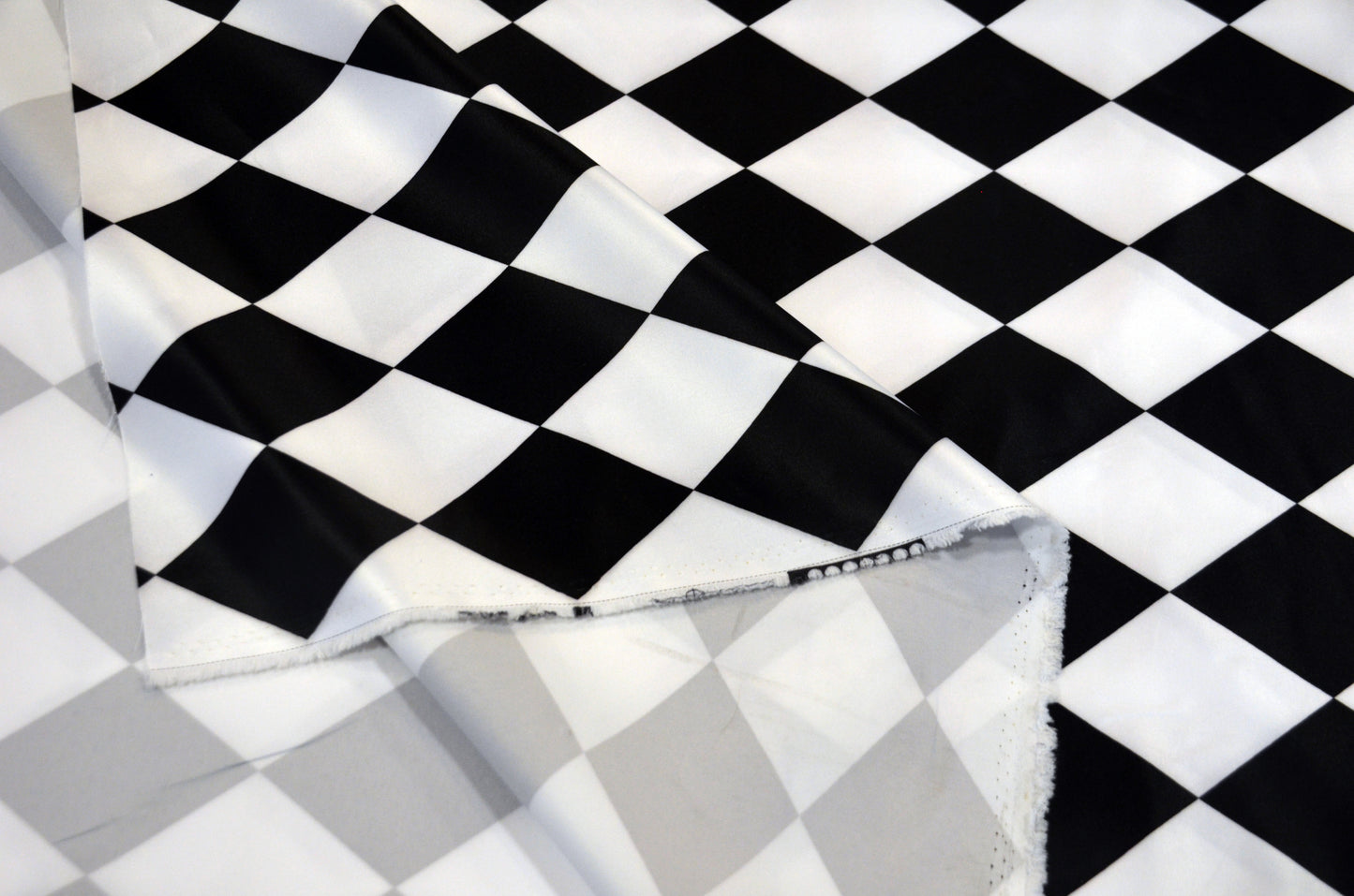 Harlequin Lamour Satin Table Runners | White Black Harlequin Runner Size 19x108 |