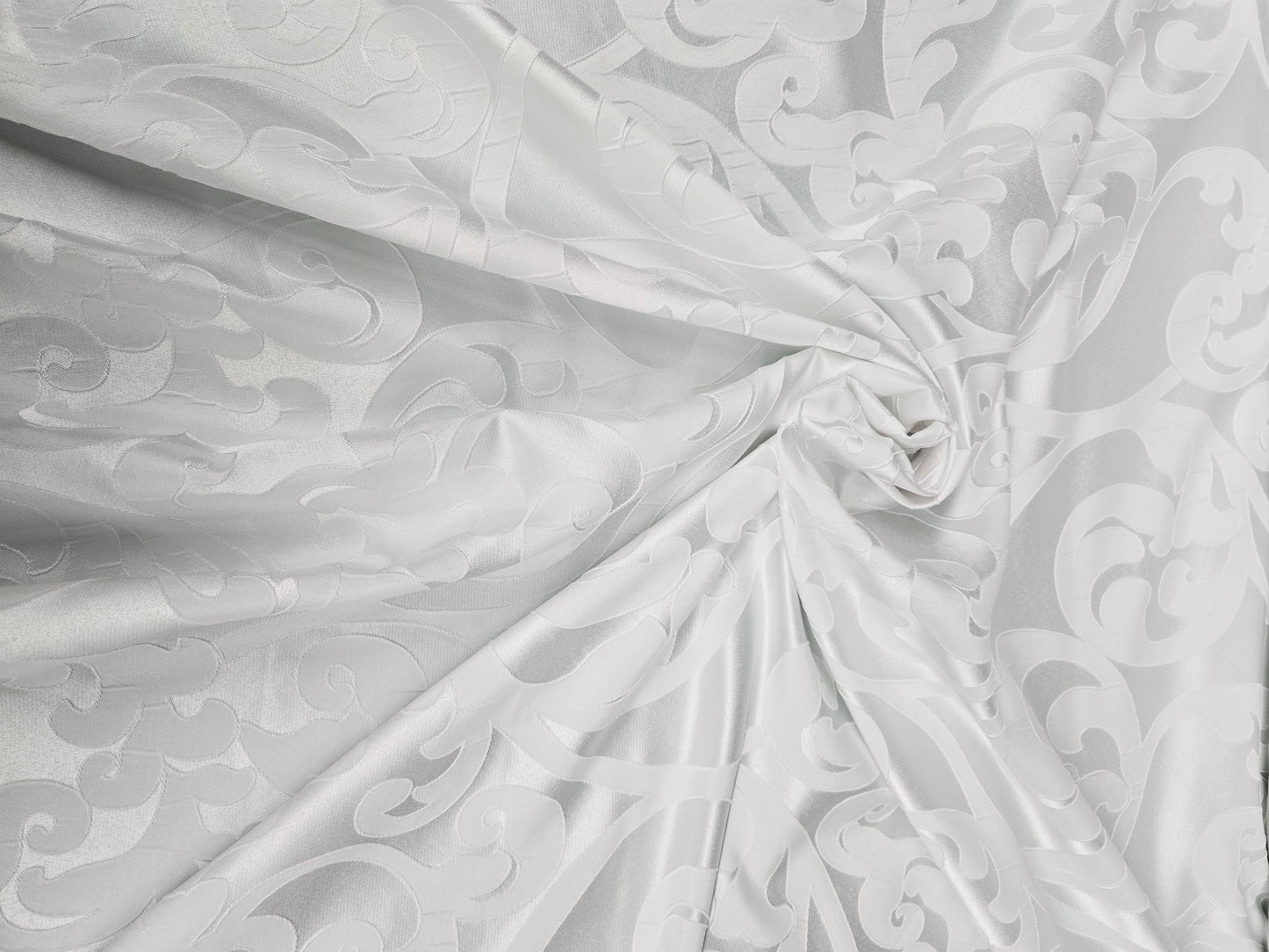 Victorian Damask Tablecloths | Classic Jacquard Table Linens | 100% Polyester |
