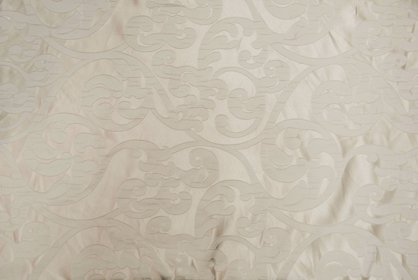 Victorian Damask Tablecloths | Classic Jacquard Table Linens | 100% Polyester |