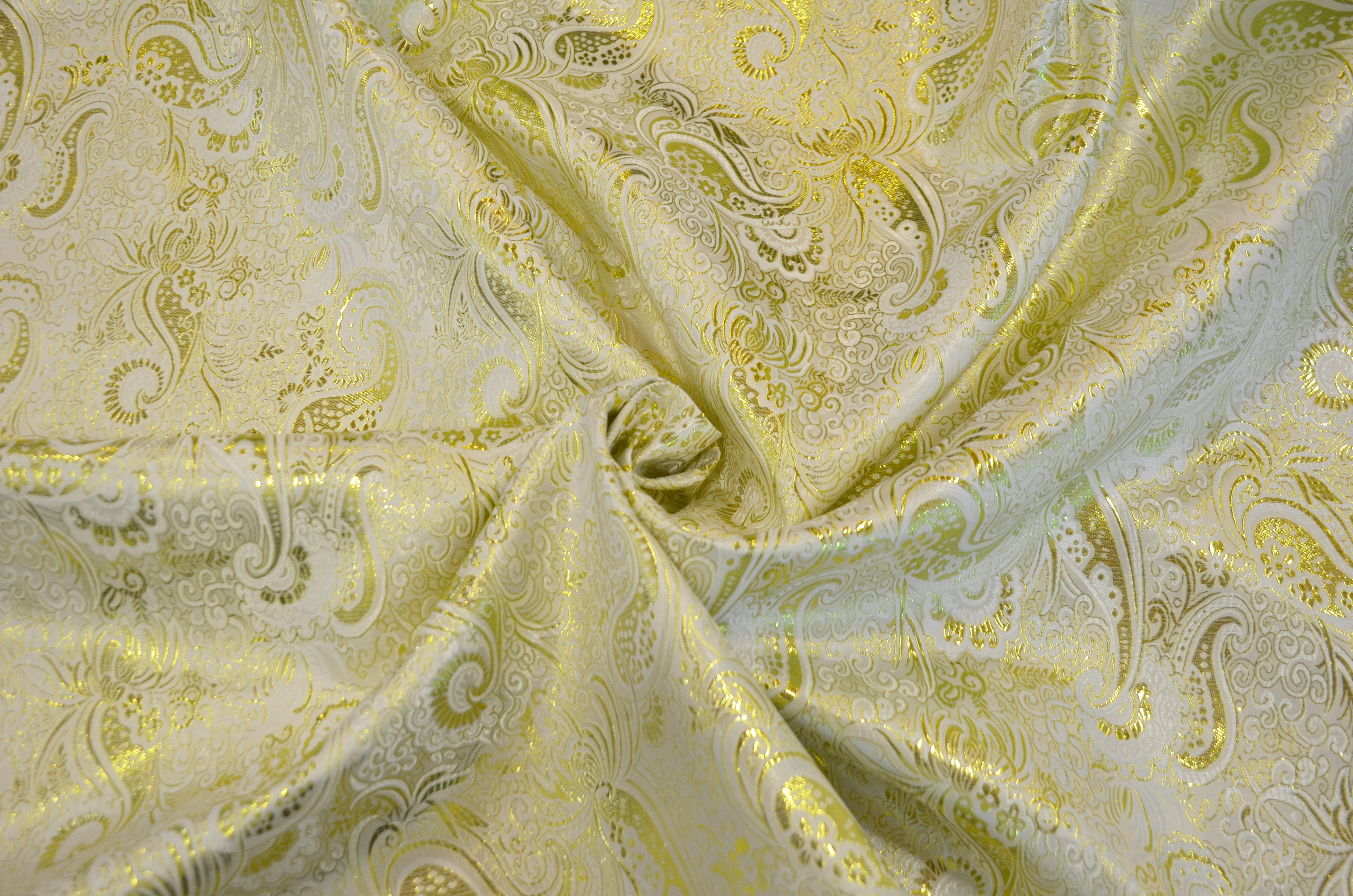 Oriental Metallic Paisley Brocade Table Linens | Silver and Gold ...