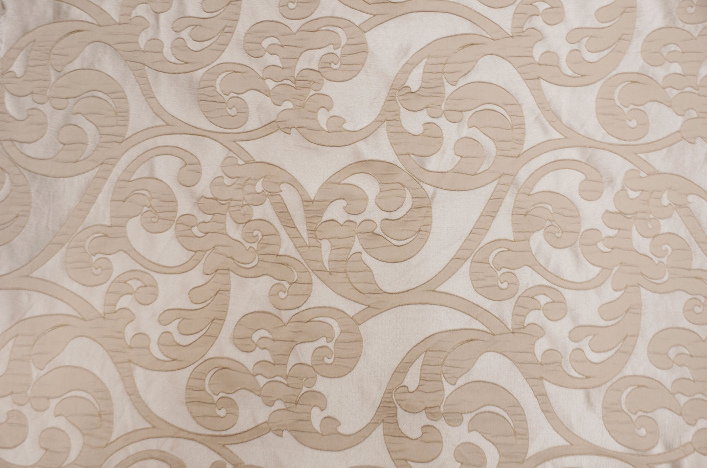 Victorian Damask Tablecloths | Classic Jacquard Table Linens | 100% Polyester |
