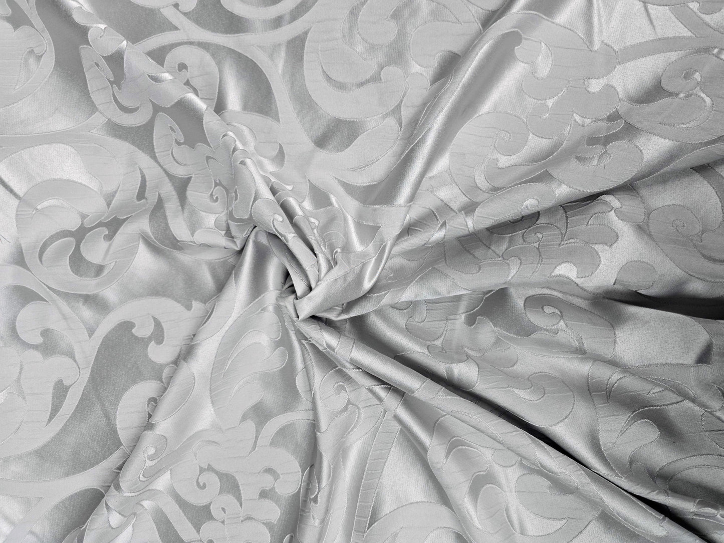 Victorian Damask Tablecloths | Classic Jacquard Table Linens | 100% Polyester |