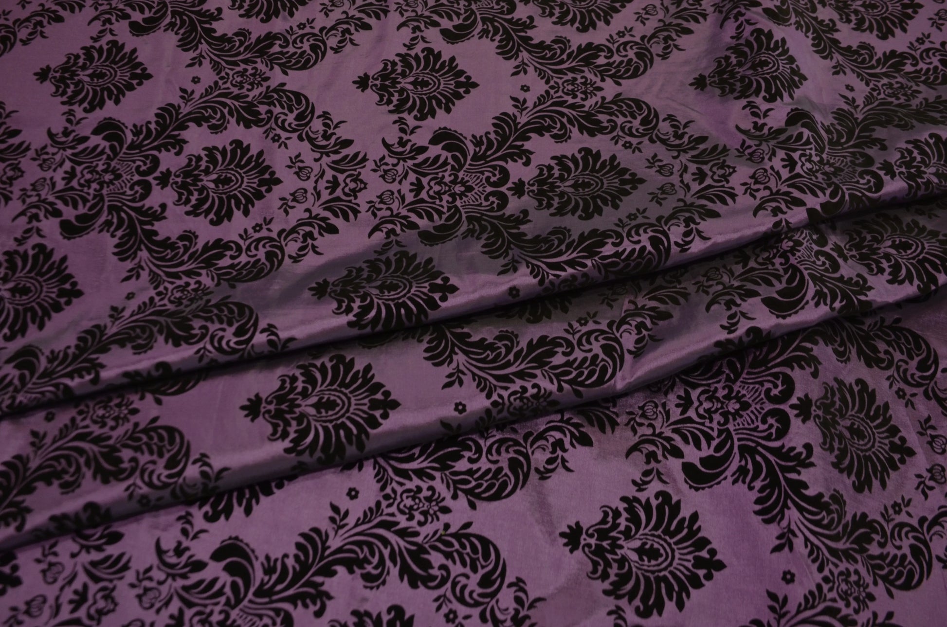 Damask Flocking Light Plum on Black